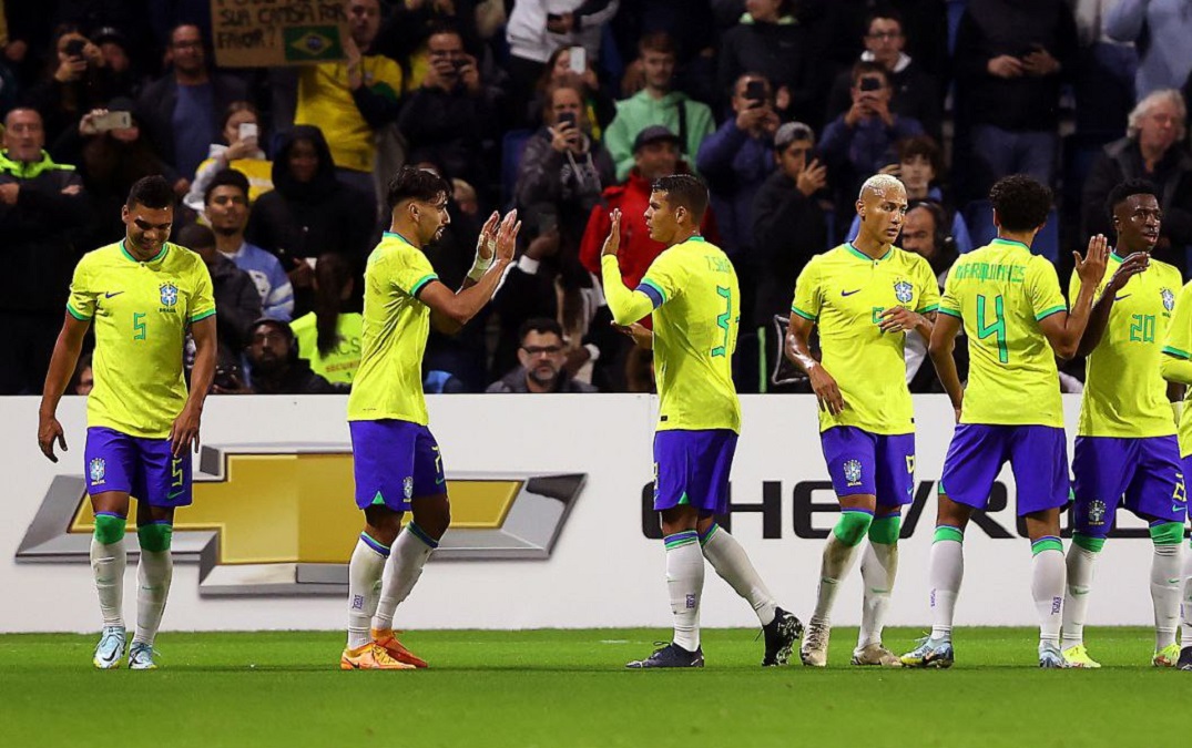 أوليفيرا: مهاجم البرازيل هو من دفعني لتمثيل منتخب الإمارات