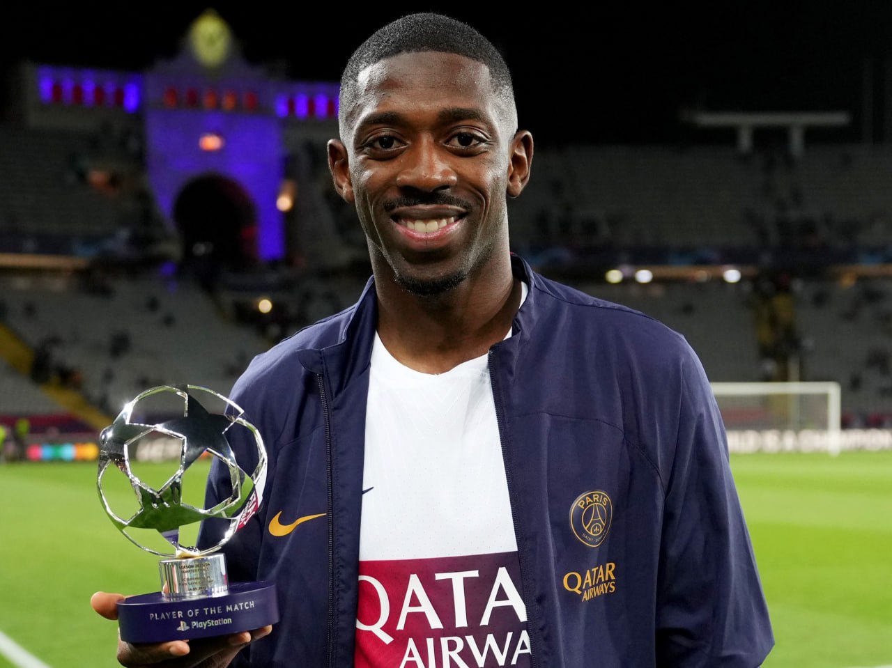 ديمبلي يوجه رسالة إلى ميسي: سعيد لرؤية الأعظم في التاريخ