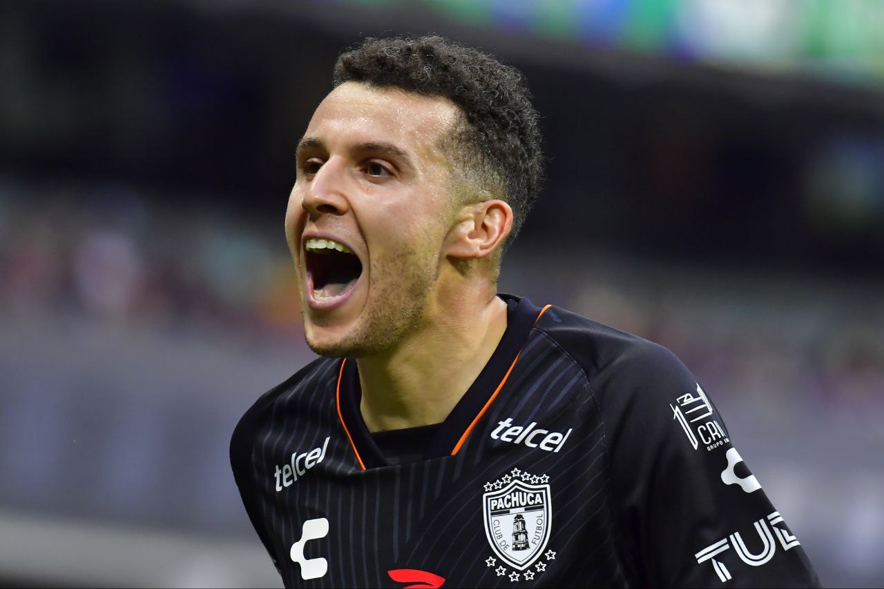 شرف لي .. أسامة الإدريسي يرد على انتقاله المحتمل إلى الأهلي