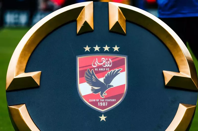 ثلاثي ارتبط بالزمالك.. 8 مرشحين للانتقال إلى الأهلي (صور)