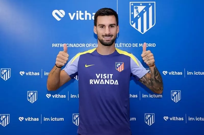 قادما من فياريال.. أتلتيكو مدريد يضم أليكس باينا
