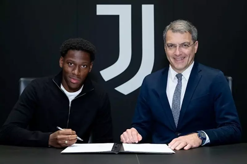 رسميًا.. يوفنتوس يعلن التعاقد مع جوناثان ديفيد